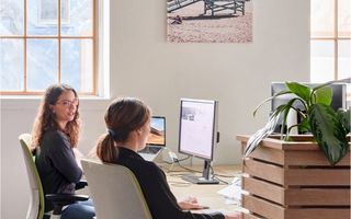 Two customer support employees in discussion.